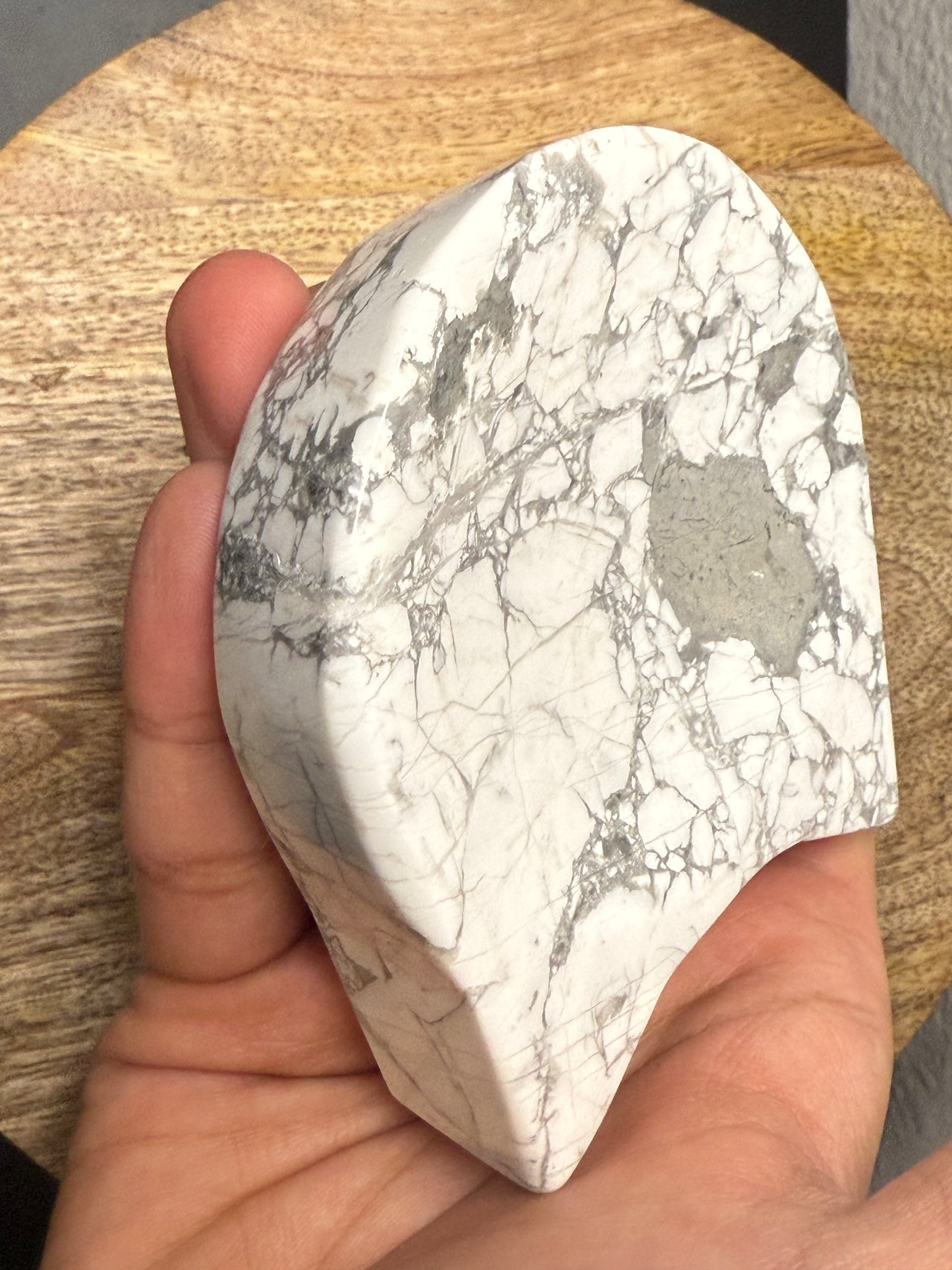 Howlite Cat Ear Tray (350g)